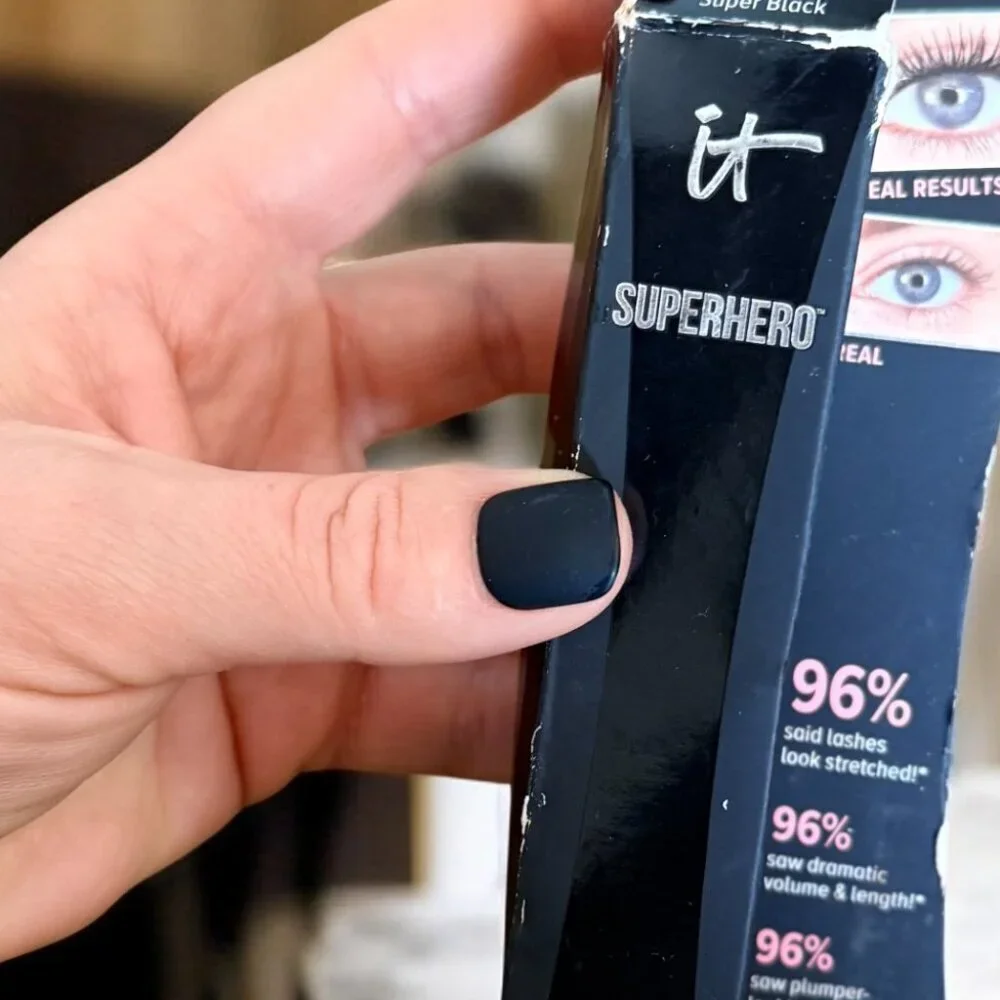 IT Cosmetics NEW Superhero Elastic Stretch Volumizing Mascara in Super Black